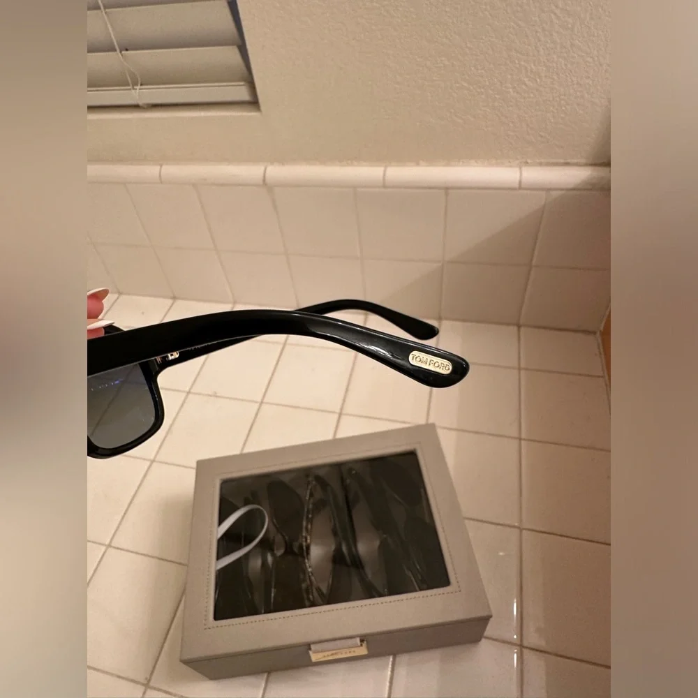 Tom Ford Hanley Sunglasses - Picture 6 of 9